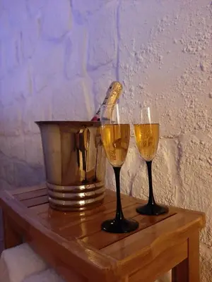 Boissons dans l'établissement Guernica Apartment Paris Montmartre