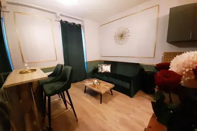 Coin salon dans l'établissement Guernica Apartment Paris Montmartre