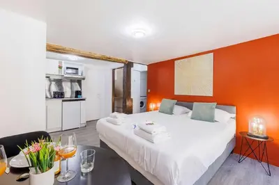 Cuisine ou kitchenette dans l'établissement Cosy studio for 2 people - Jardin du Luxembourg