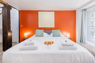 Un ou plusieurs lits dans un hébergement de l'établissement Cosy studio for 2 people - Jardin du Luxembourg
