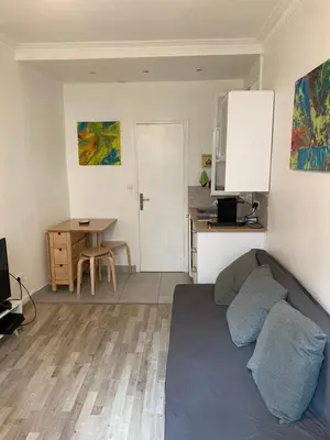 Cuisine ou kitchenette dans l'établissement Cosy, charming apartment with courtyard