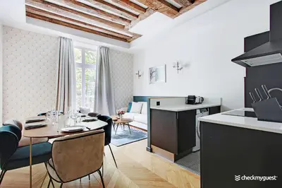 Cuisine ou kitchenette dans l'établissement CMG Résidence République - Rue Béranger