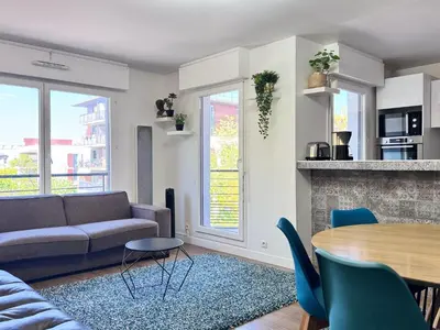 Cuisine ou kitchenette dans l'établissement FRUITIERS2 - Bright 3 BR 15' away from the center of Paris