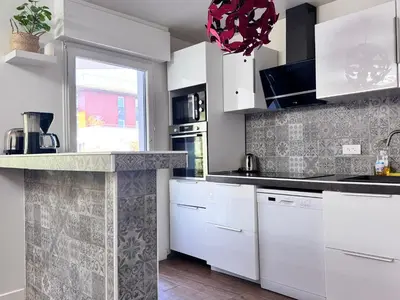Cuisine ou kitchenette dans l'établissement FRUITIERS2 - Bright 3 BR 15' away from the center of Paris