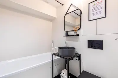 Salle de bains dans l'établissement Modern Family Apartment Next To The Eiffel Tower
