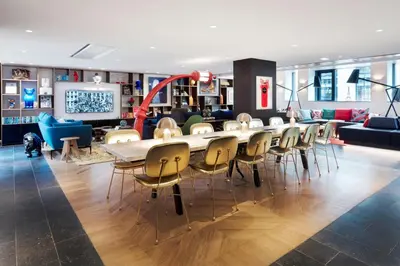 Coin salon dans l'établissement citizenM Paris Champs-Élysées