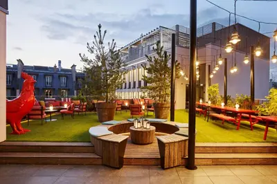 Jardin de l'établissement citizenM Paris Champs-Élysées