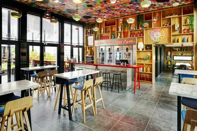 Restaurant ou autre lieu de restauration dans l'établissement citizenM Paris Champs-Élysées