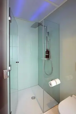Salle de bains dans l'établissement citizenM Paris Champs-Élysées