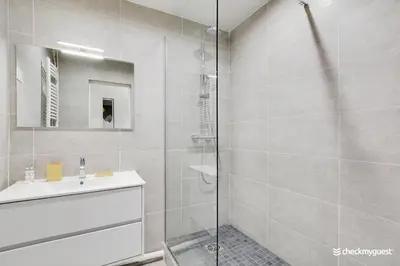 Salle de bains dans l'établissement Splendid apartment - 2BR-6P - Place des Vosges