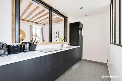 Cuisine ou kitchenette dans l'établissement CMG Résidence République II - Rue Béranger