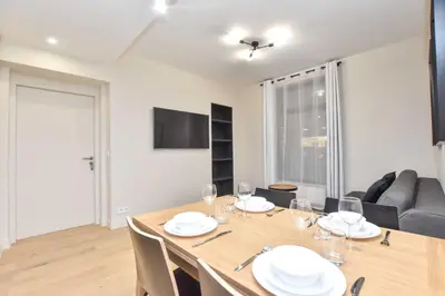 Télévision ou salle de divertissement dans l'établissement Peaceful apartment - 2BR-6P - Trocadero
