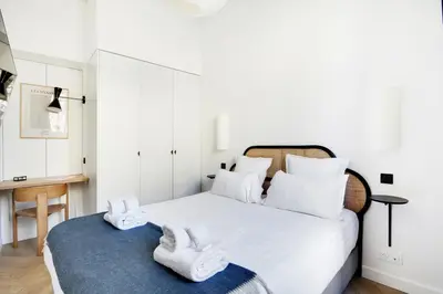 Un ou plusieurs lits dans un hébergement de l'établissement Pick A Flat's Apartments in Opéra - Rue de Richelieu