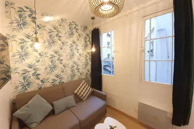 Coin salon dans l'établissement Home Sweet Home Pigalle Montmartre Jungle
