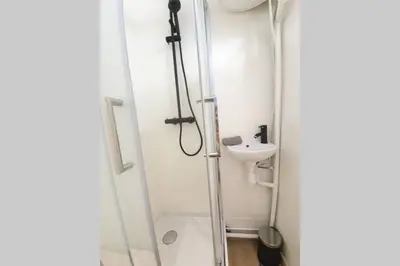 Salle de bains dans l'établissement Home Sweet Home Pigalle Montmartre Jungle