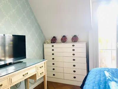 Télévision ou salle de divertissement dans l'établissement Paris Centre Dernier Étage Vue Ascenseur