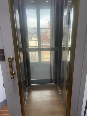 Plan de l'établissement Paris Centre Dernier Étage Vue Ascenseur
