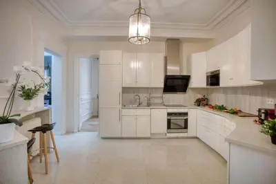 Cuisine ou kitchenette dans l'établissement Galeries LaFayette - 7 bedrooms - lift - aircon