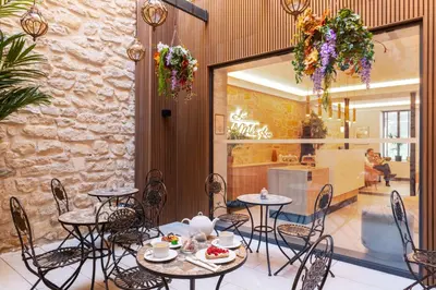 Coin salon dans l'établissement Hôtel Le Milie Rose