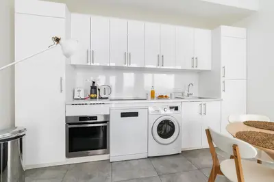 Cuisine ou kitchenette dans l'établissement Charmant appartement calme place du Trocadéro - 4P - FLAT-GUEST