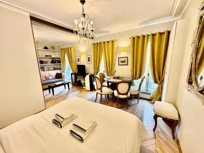 Coin salon dans l'établissement CHABLIS 27 avenue de la Bourdonnais 75007