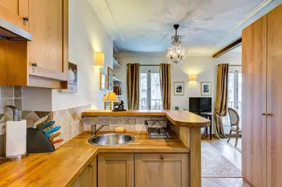 Cuisine ou kitchenette dans l'établissement CHABLIS 27 avenue de la Bourdonnais 75007