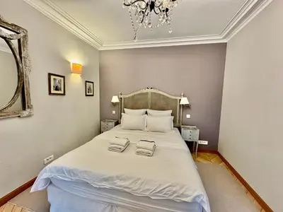 Un ou plusieurs lits dans un hébergement de l'établissement CHABLIS 27 avenue de la Bourdonnais 75007