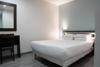 Un ou plusieurs lits dans un hébergement de l'établissement Aero Hotel