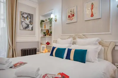 Un ou plusieurs lits dans un hébergement de l'établissement Charmant 150m2 5CH Romantic - Centre Ville - Clim