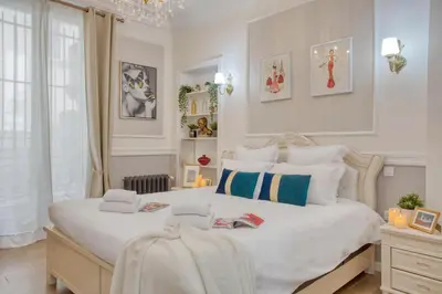 Un ou plusieurs lits dans un hébergement de l'établissement Charmant 150m2 5CH Romantic - Centre Ville - Clim