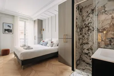 Un ou plusieurs lits dans un hébergement de l'établissement HIGHSTAY - Luxury Serviced Apartments - Champs-Elysées