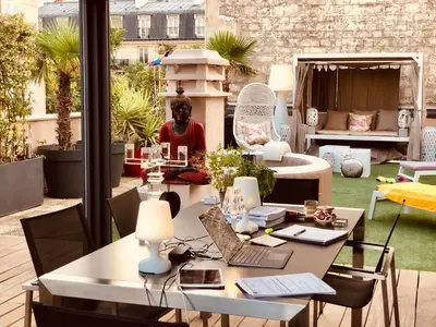 Coin salon dans l'établissement BEAUTIFUL PLACE WITH BREATHTAKING PRIVATE ROOFTOP TERRACE 210m2 IN CITY OF LOVE PARIS
