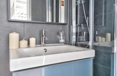 Salle de bains dans l'établissement Stylish Mezzanine Studio in the Heart of Paris 3F