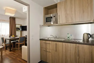 Cuisine ou kitchenette dans l'établissement Residhome Paris Issy Les Moulineaux