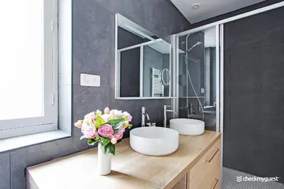 Salle de bains dans l'établissement Charming apartment - 1BR-4P - Place des Vosges