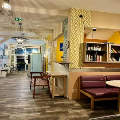 Bibliothèque dans l'auberge de jeunesse