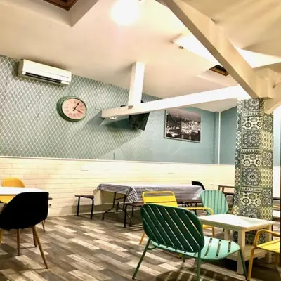 Coin salon dans l'établissement trendy hostel
