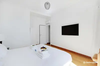 Télévision ou salle de divertissement dans l'établissement Fancy apartment - 2BR-6P - Gare de l'Est