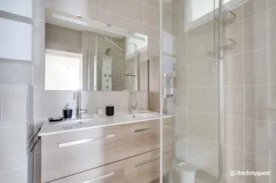 Salle de bains dans l'établissement Fancy apartment - 2BR-6P - Gare de l'Est