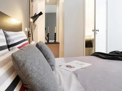 Un ou plusieurs lits dans un hébergement de l'établissement Studios de Charme à Montmartre