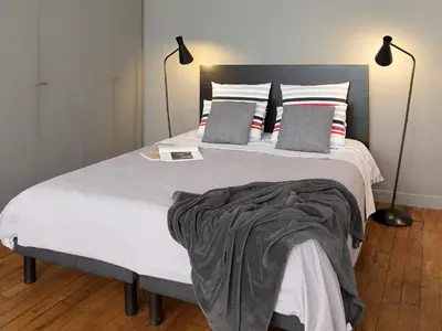 Un ou plusieurs lits dans un hébergement de l'établissement Studios de Charme à Montmartre