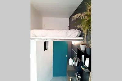 Un ou plusieurs lits dans un hébergement de l'établissement Small arty studio Menilmontant