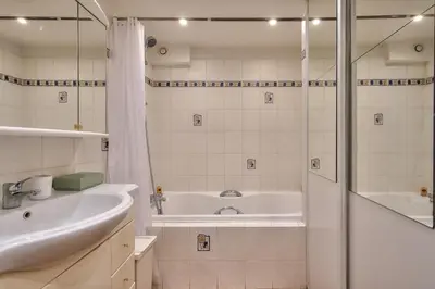 Salle de bains dans l'établissement The Perfect Parisian 2 bdrs flat at Le Marais