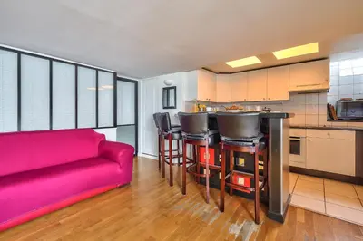 Cuisine ou kitchenette dans l'établissement The Perfect Parisian 2 bdrs flat at Le Marais