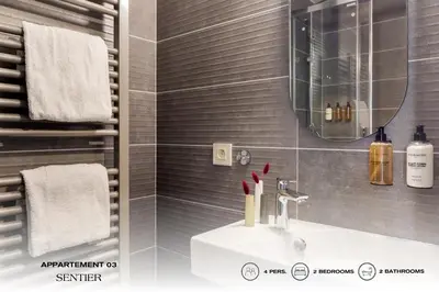 Salle de bains dans l'établissement Beauquartier - Sentier
