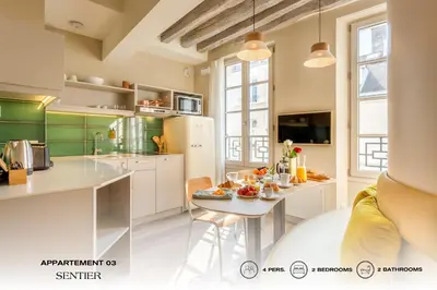 Cuisine ou kitchenette dans l'établissement Beauquartier - Sentier