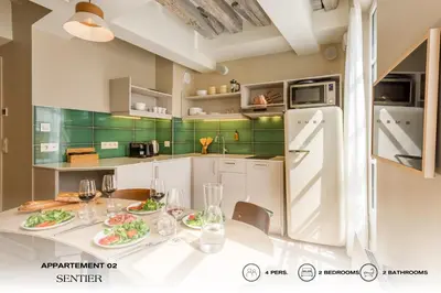 Cuisine ou kitchenette dans l'établissement Beauquartier - Sentier