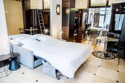 Un ou plusieurs lits dans un hébergement de l'établissement Studio boisé à 2 pas du jardin du Luxembourg