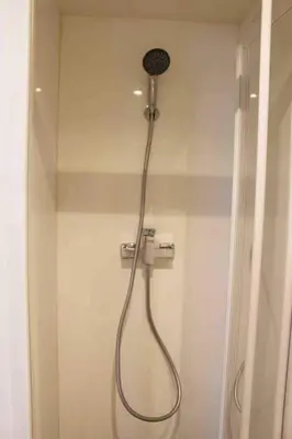 Salle de bains dans l'établissement Studio boisé à 2 pas du jardin du Luxembourg