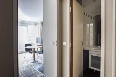 Télévision ou salle de divertissement dans l'établissement GuestReady - Studio cosy près du métro